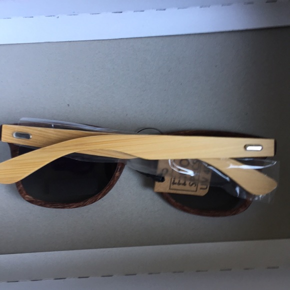 BNWT Polarized Bamboo Sunglasses - Picture 4 of 5